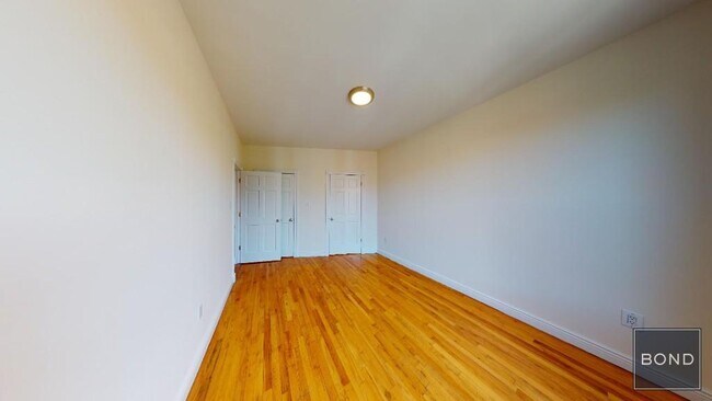 Building Photo - 221 St James Pl