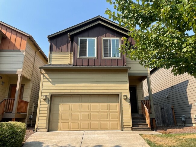 Primary Photo - *** FIRST FULL MONTH'S RENT FREE***BEAUTIF...