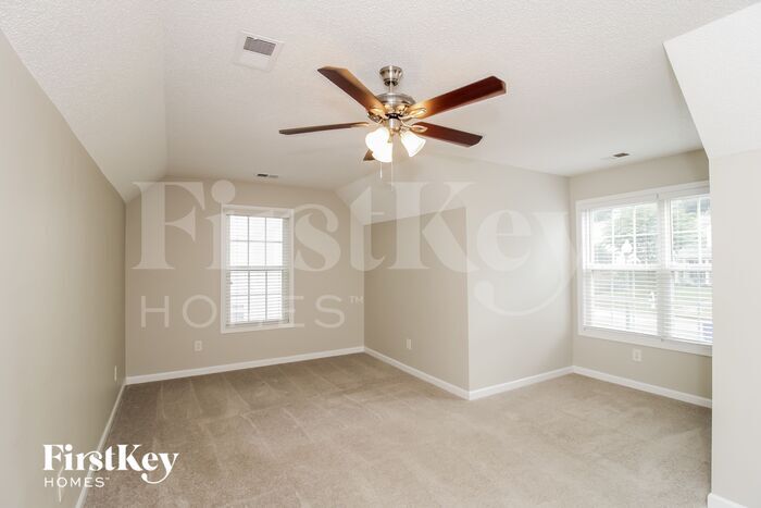 Building Photo - 27 Forest Point