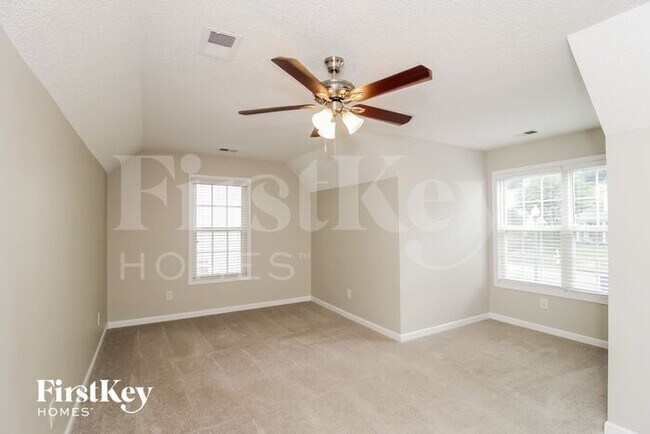 Building Photo - 27 Forest Point