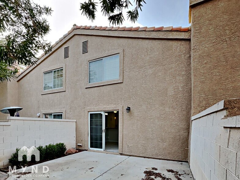 Building Photo - 2835 Floral Peak Dr