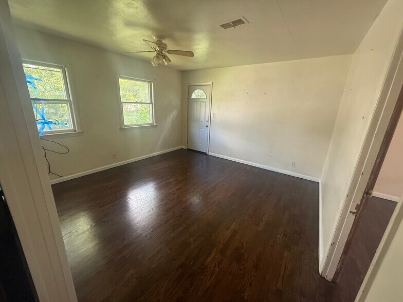 Building Photo - 139 Van Armon Ave