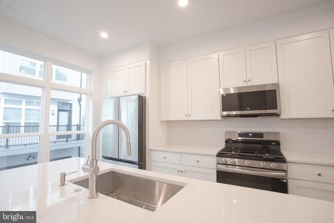 Building Photo - 2136 Tysons Ridgeline Rd