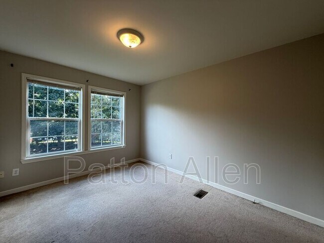 Building Photo - 18 Meadowview Terrace