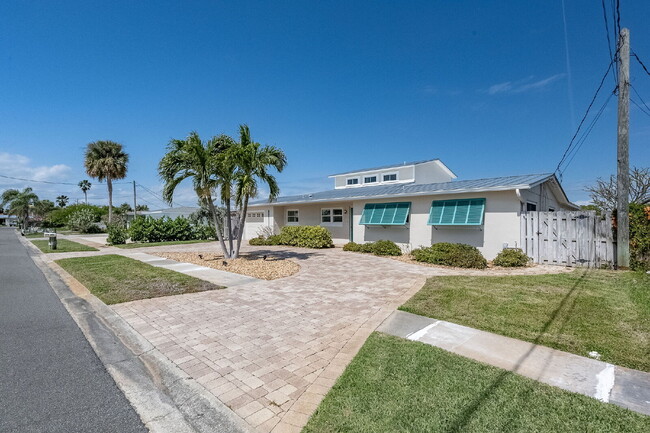 Primary Photo - Gorgeous deep water canal front home