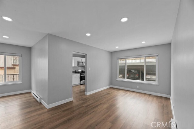 Building Photo - 2027 Vista Del Mar Ave