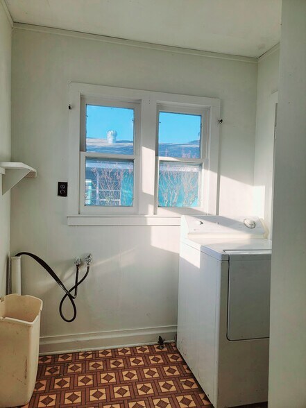 Laundry Room - 813 28th St