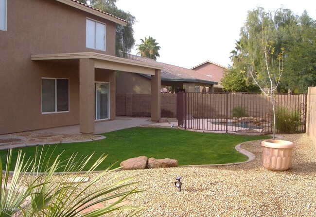 Building Photo - 454 E Baylor Ln