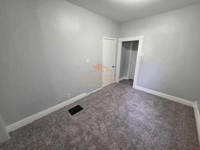 Building Photo - 822 N 7th St