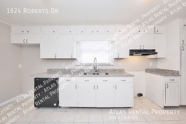 Building Photo - 1624 Roberts Dr