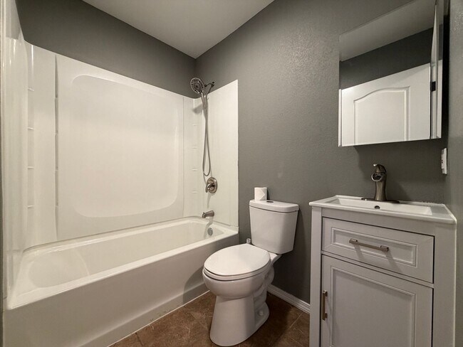 Building Photo - TWO STORY 5 BEDROOM 3 BATH HOUSE WITH SPA