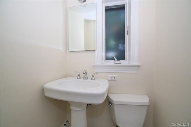 Building Photo - 7 Highview Dr