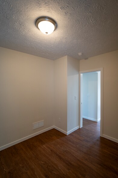 Building Photo - 1277 W 67th St