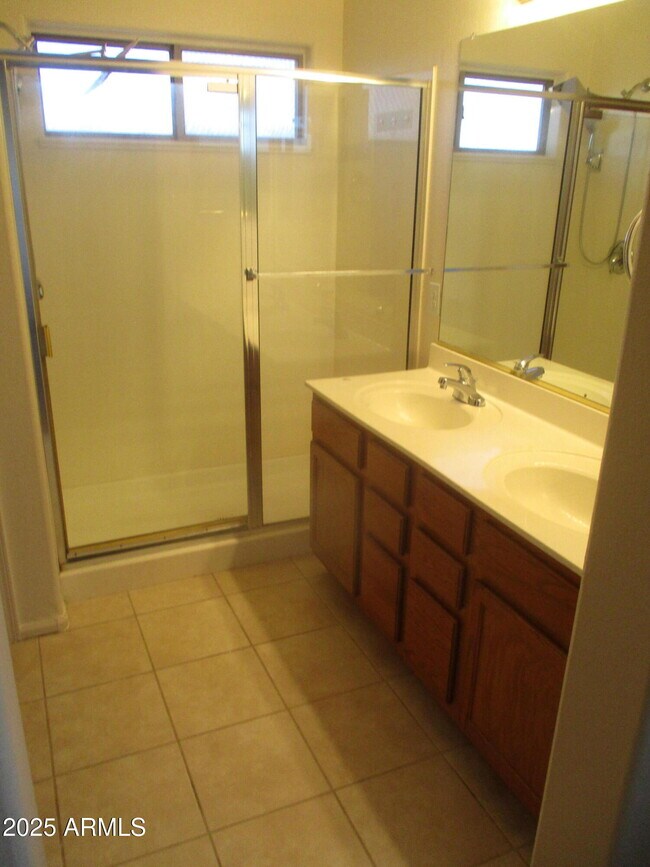 Building Photo - 11202 E Persimmon Ave