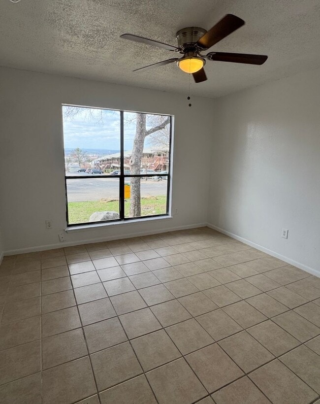 Building Photo - 901 Mayfield Dr