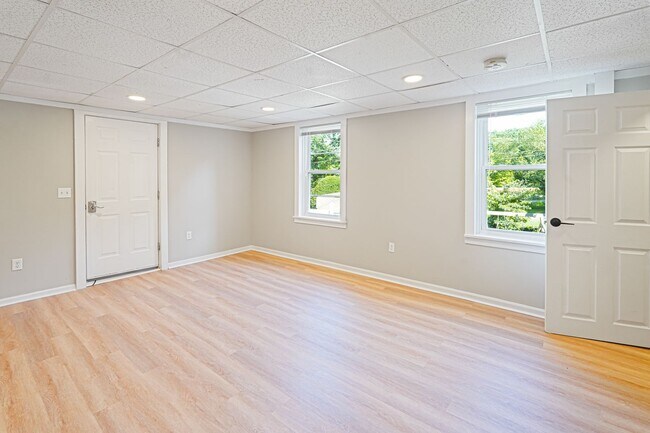 Building Photo - rent to own newly renovated condo