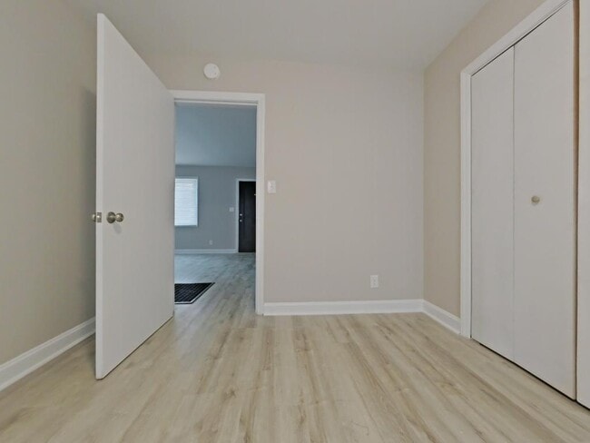 Building Photo - 610 Hawthorne Ave