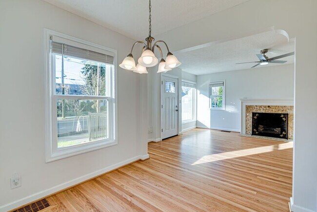 Building Photo - 1937 NE Dekum St