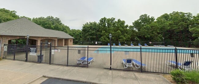 Building Photo - 1233 E Ogorman Ct