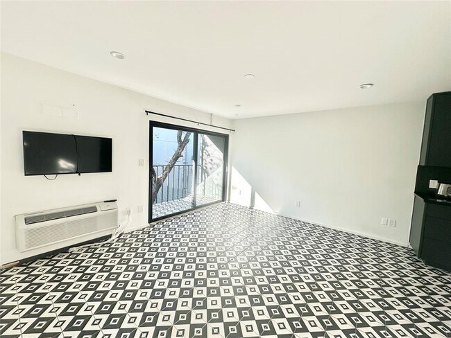 Building Photo - 201 Academy Dr