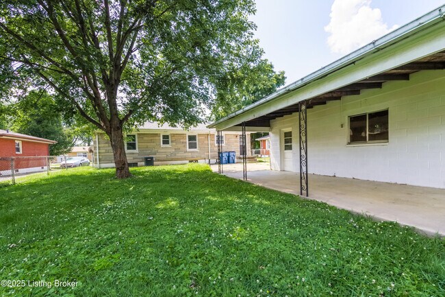 Building Photo - 8003 Canna Dr