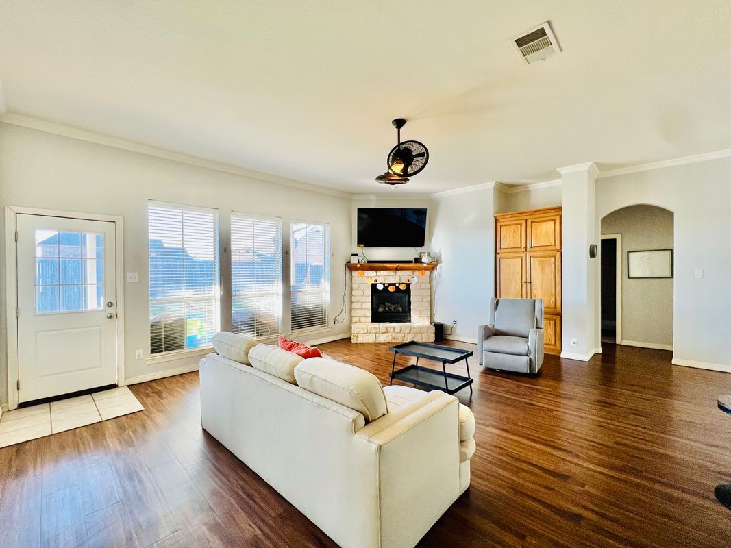 Building Photo - 9220 Edgemont Dr