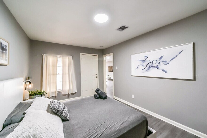 Building Photo - 5130 Cosby St