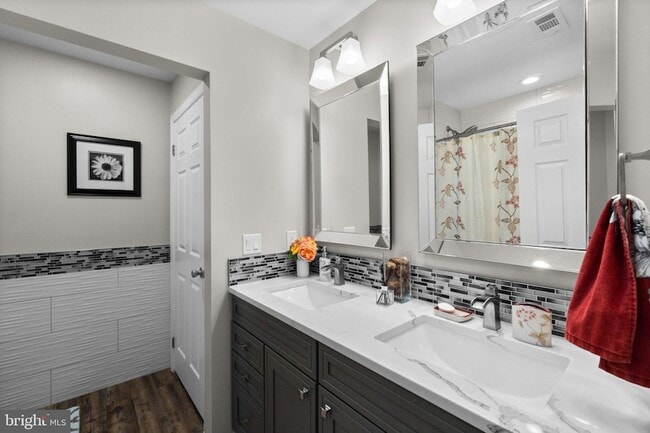 Building Photo - 6874 Caravan Ct