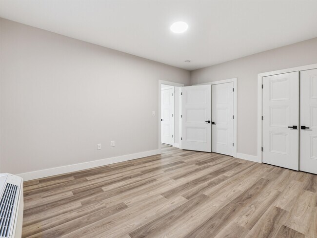 Building Photo - 304 61st St