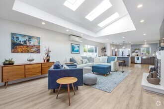 Building Photo - Updated Furnished Beach & Pool House with ...