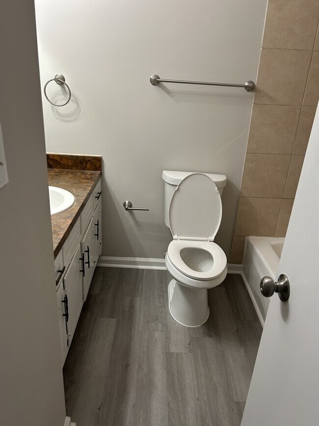 Building Photo - Beautiful 4 Beds 3 Baths Home in Decatur