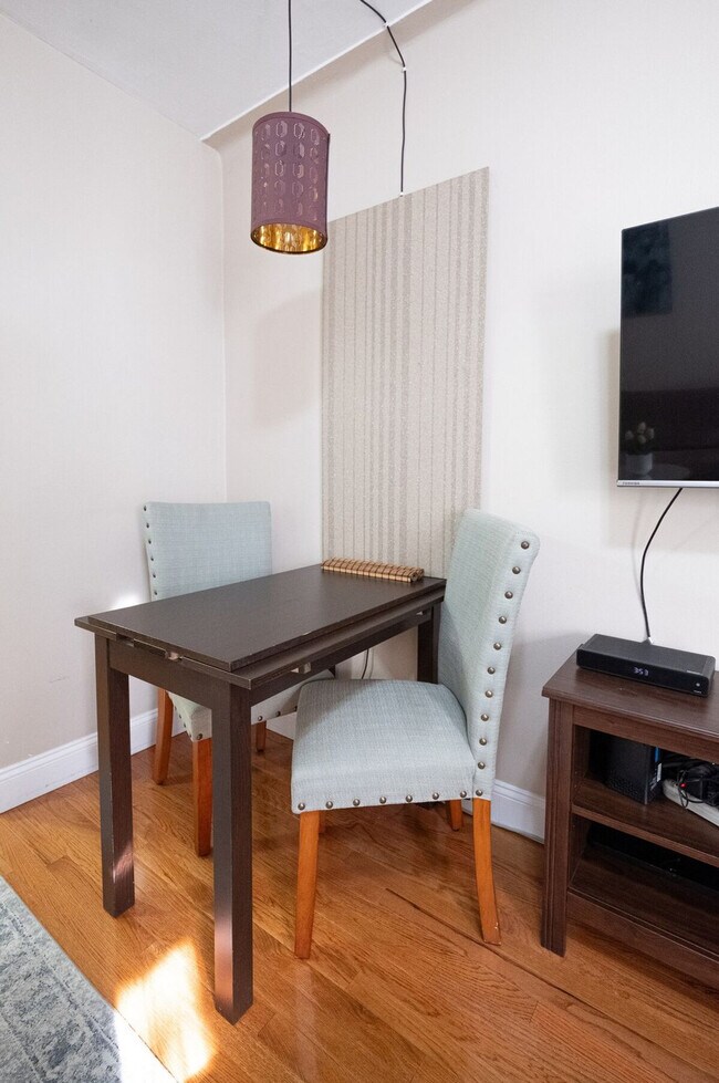 Building Photo - 328 E 74th St