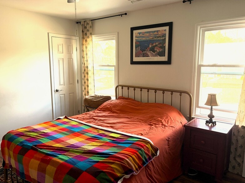 Bedroom 1.4 - 1330 Poplar Pointe SE