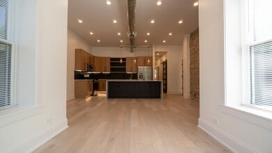 Building Photo - Stunning 3-Bedroom, 2-Bath Gem with In-Unit Washer/Dryer! Discover Uptown Living.