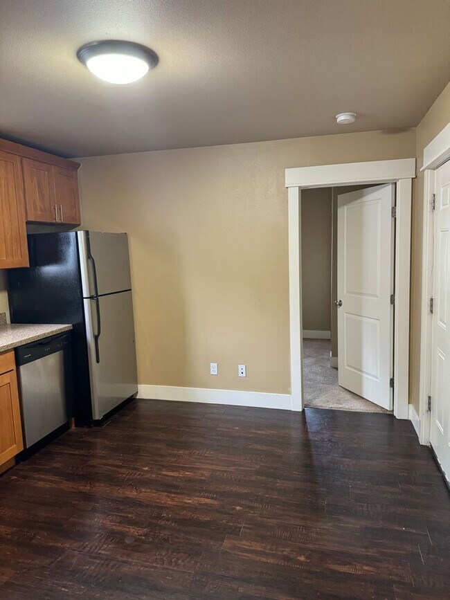Building Photo - South Lane Apartments