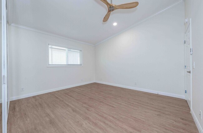 Building Photo - 10419 Hayford St