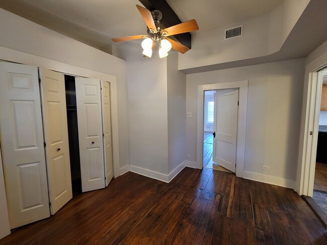 Building Photo - 113/115 Vitra Place