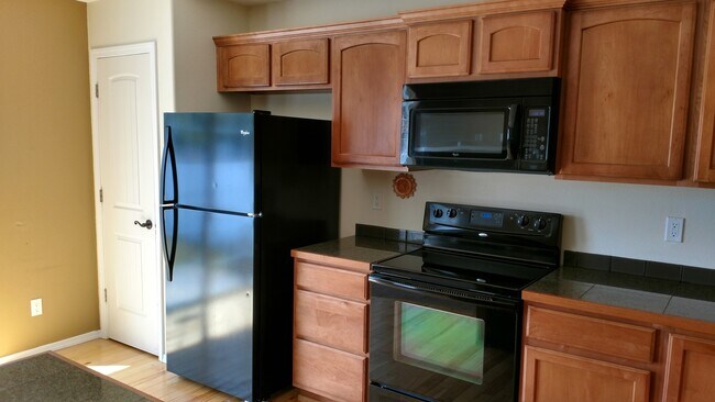 Building Photo - Modern Townhouse in Post Falls