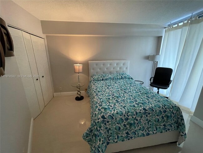 Building Photo - 3600 Mystic Pointe Dr