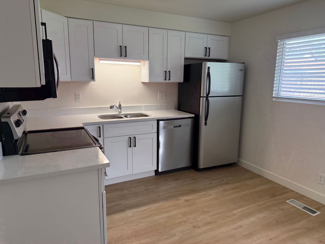 Building Photo - 81 W 300 N