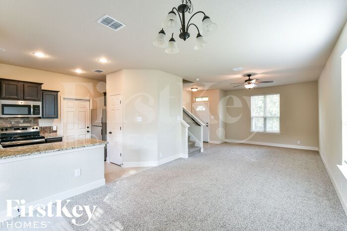 Building Photo - 6518 Woodstock Dr