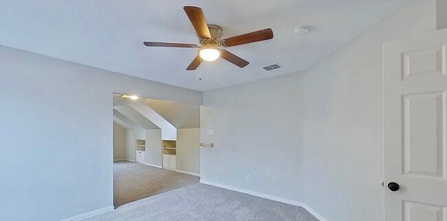 Building Photo - Charming 4-Bedroom Home with Modern Comforts & Spacious Living