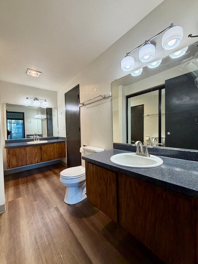 Building Photo - **$1000 DEPOSIT + TWO WEEKS FREE RENT** Spacious Townhouse in the Heart of Garden Home~ New LVP F...