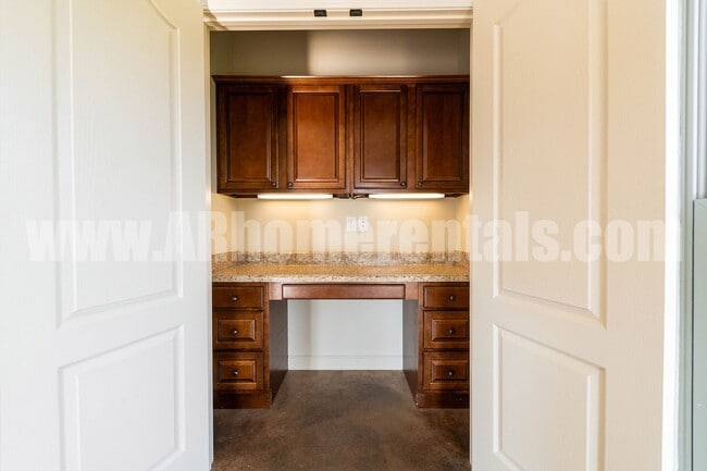 Building Photo - Great Neighborhood!