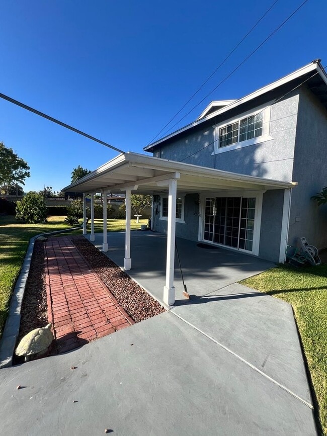 Building Photo - Spacious 2-Story House in Whittier
