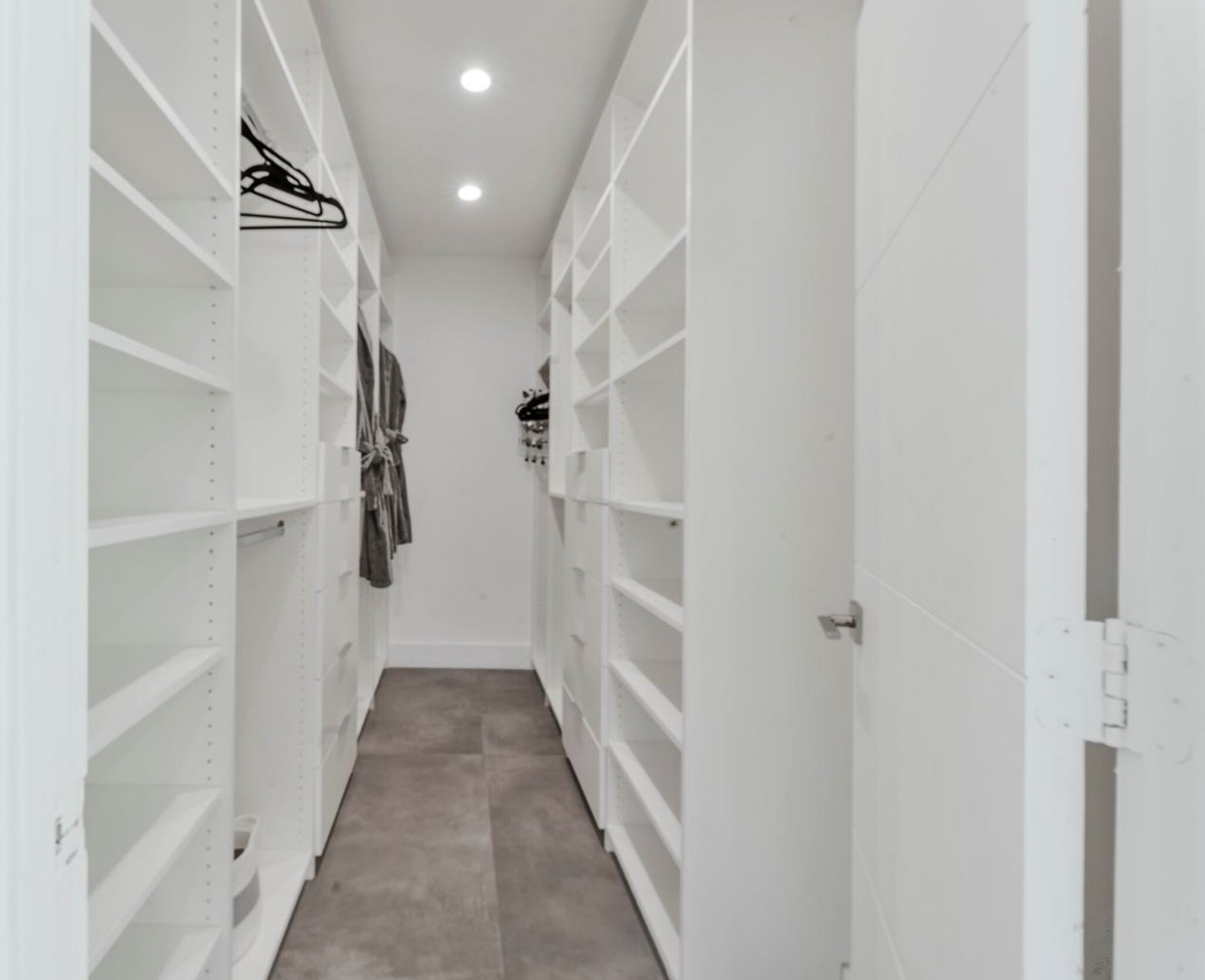 Building Photo - 7610 Bayside Ln