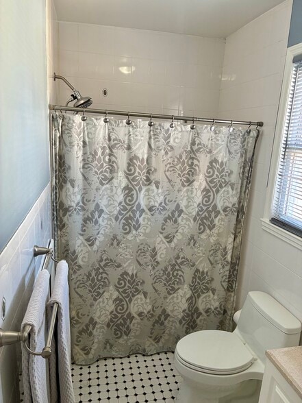 Building Photo - 42 Primrose St