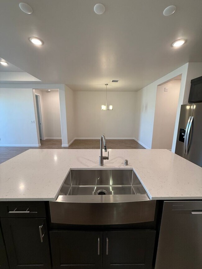 Building Photo - 5008 Sand Strm Rd