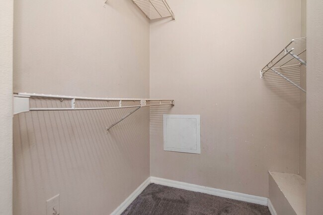 Building Photo - Park Lake — 1 Bed / 1 Bath + Den | Upstairs Condo | Brandon, FL