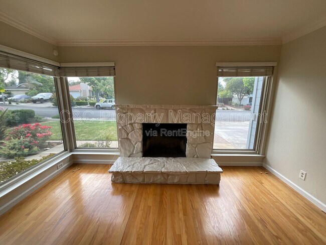 Building Photo - 1426 Ormsby Dr